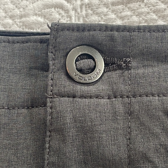 Volcom Surf & Turf 4-way Stretch Gray Shorts Size 42 - Picture 4 of 8